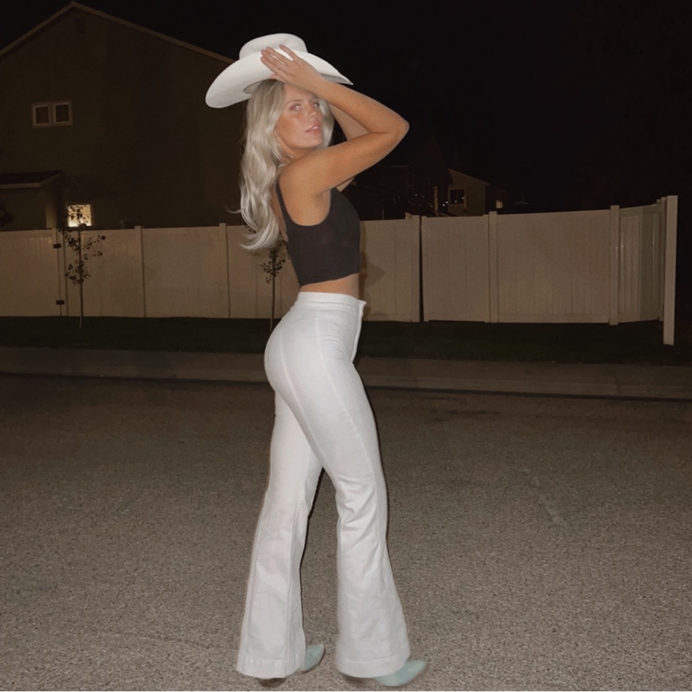 White roller girl revice denim flares. Sz27